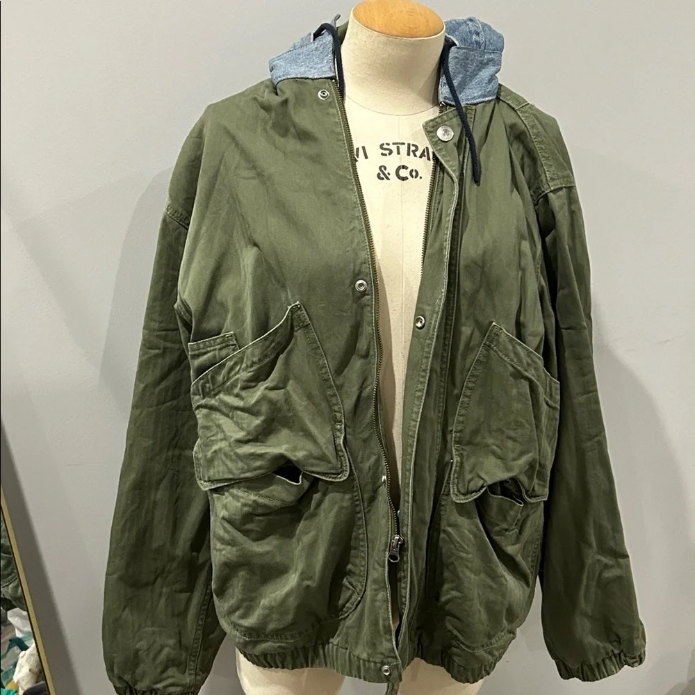 Levi’s Hooded Pocket Jacket‎